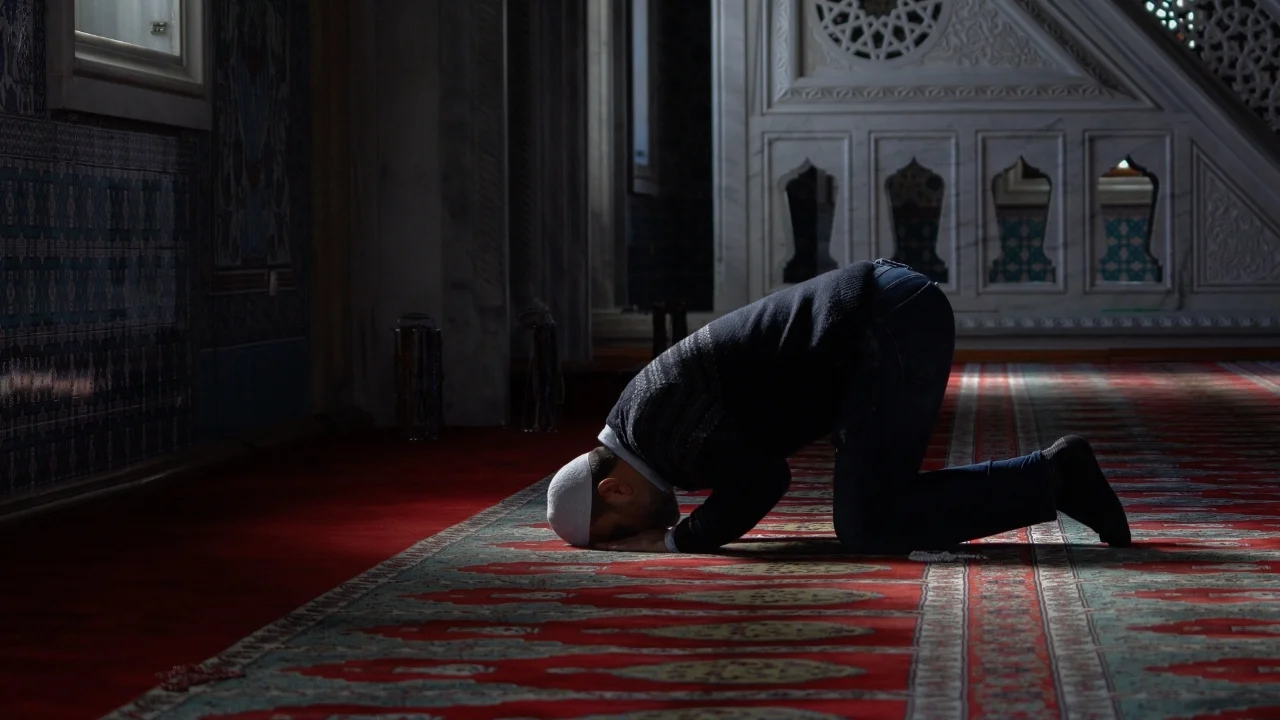 The Healing Power of Tahajjud and Night Prayer for Modern Mental Health
